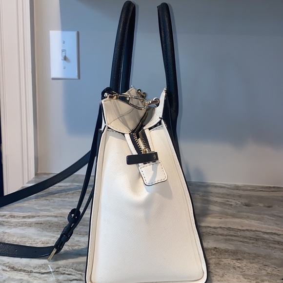 Kate Spade Tote with shoulder strap - Picture 3 of 9